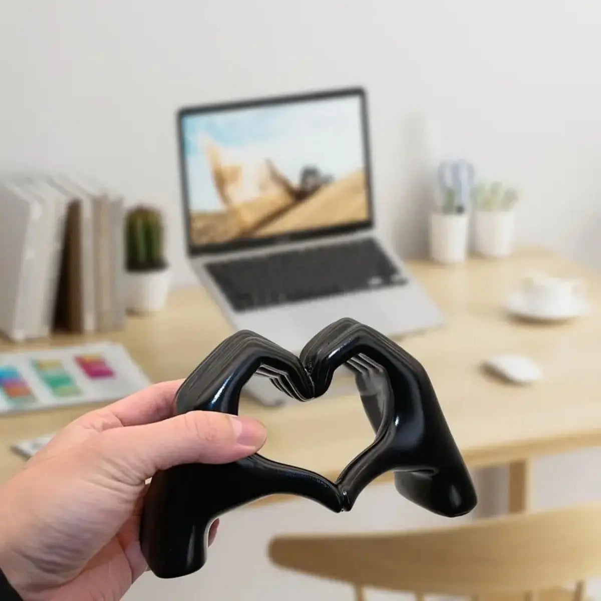 Luxury Heart Gesture Resin Figurine Sculpture 