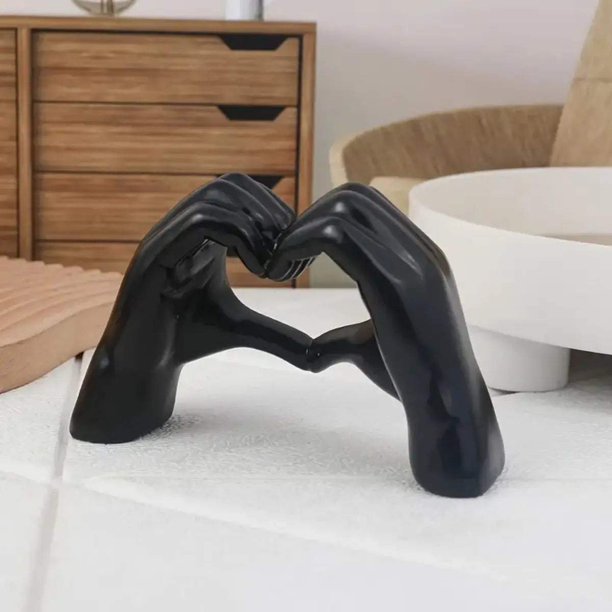 Luxury Heart Gesture Resin Figurine Sculpture 